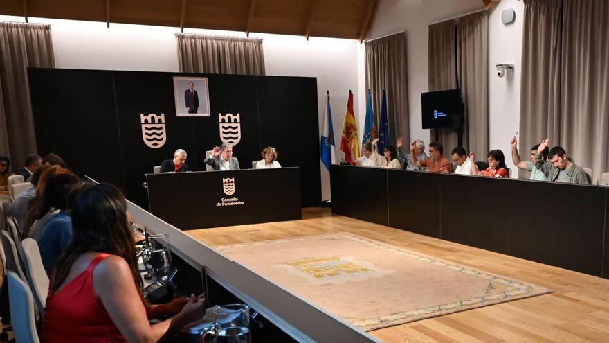 Votación durante el Pleno Municipal de este lunes.