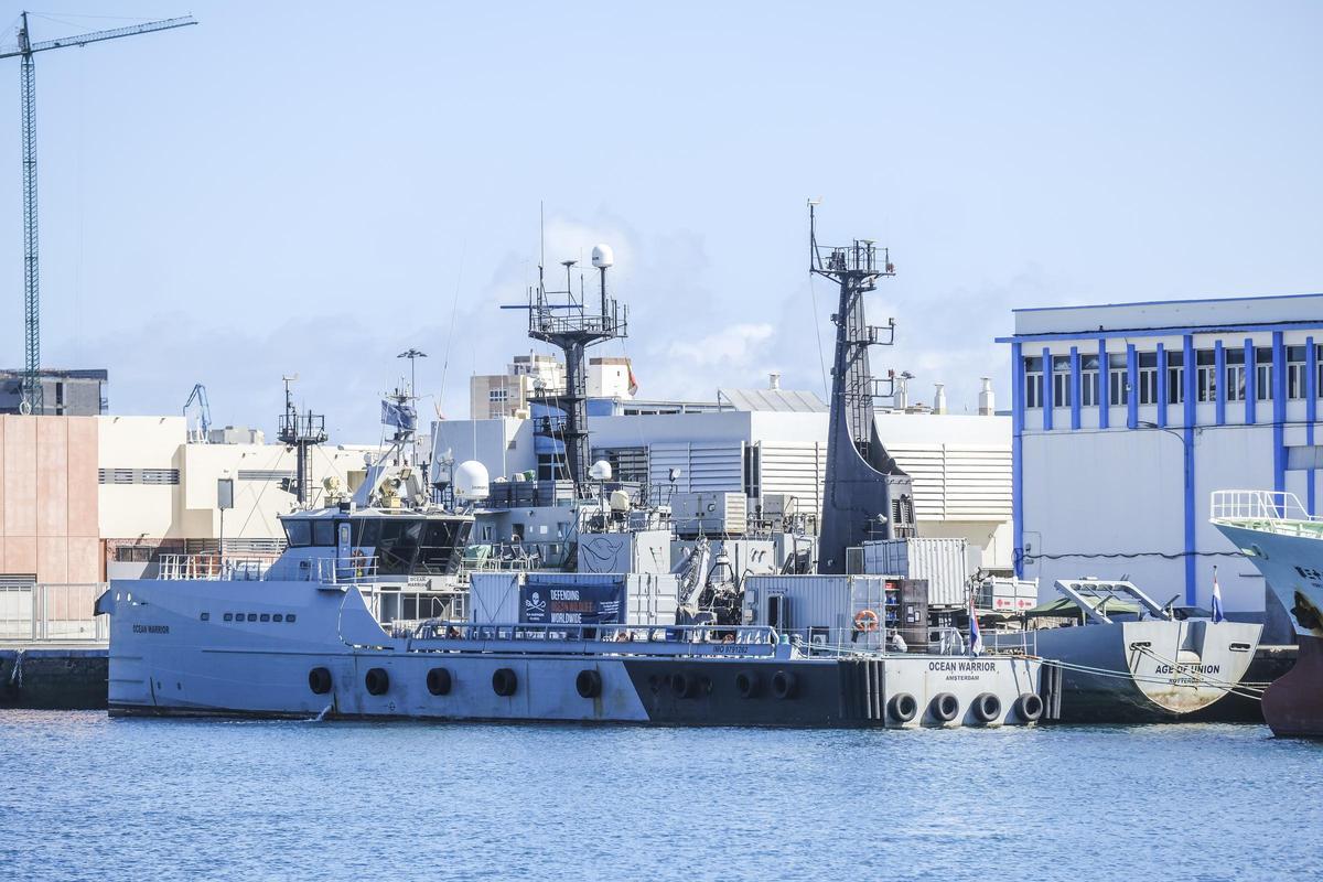 Los dos barcos de la organización internacional Sea Shepherd en el Muelle Pesquero