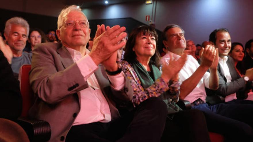 Los candidatos socialistas Borrell y López Aguilar junto a Cristina Narbona.