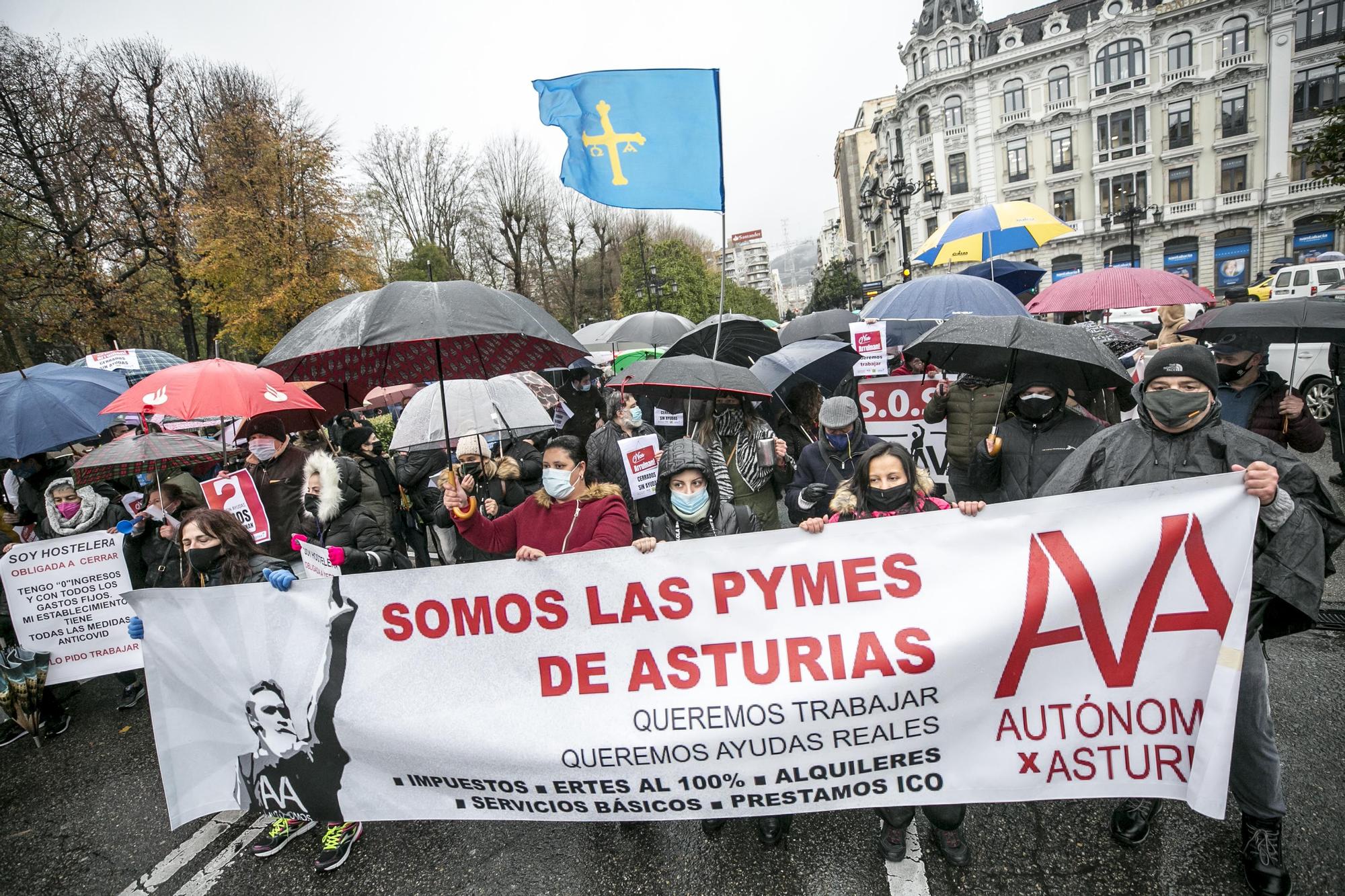 La hostelería toma las calles y exige "no perder las cenas de diciembre"