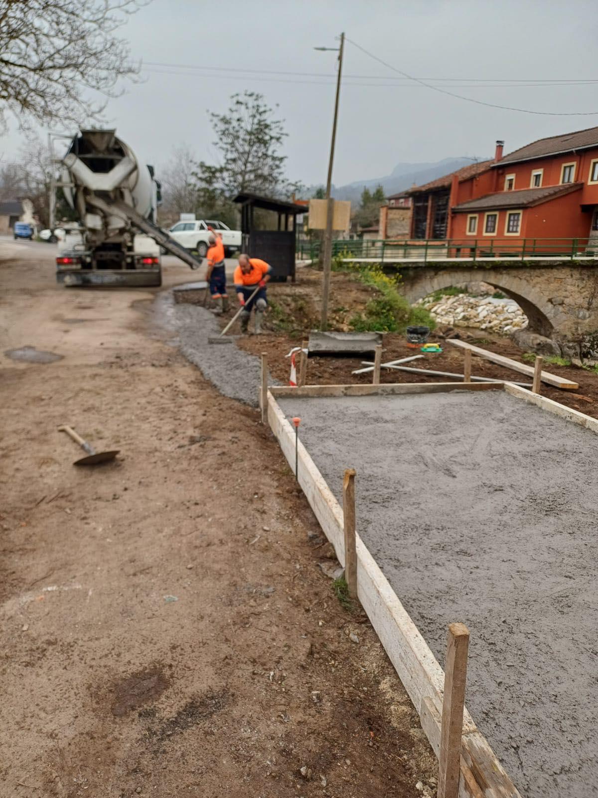 Los operarios trabajando.