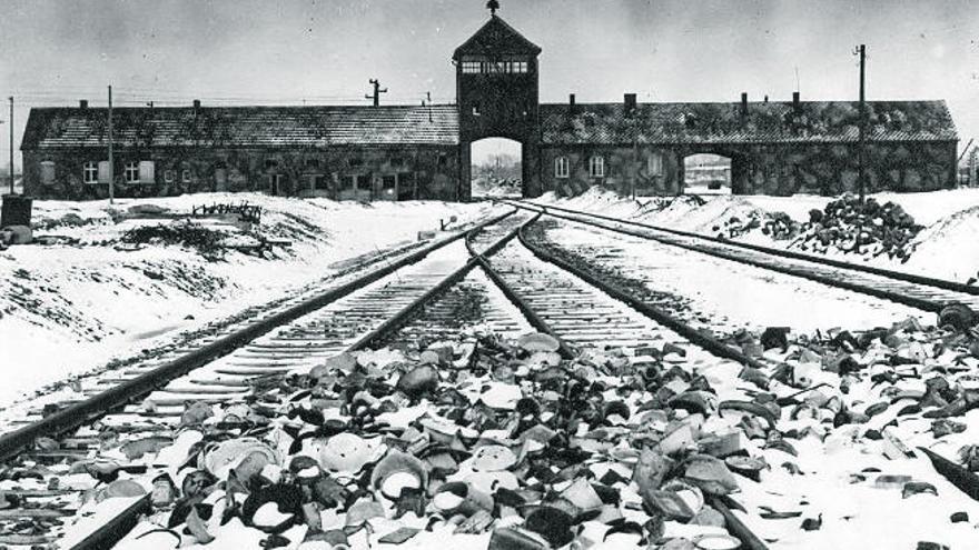 La puerta del horror: la vía de tren que conducía hasta la entrada de Auschwitz.