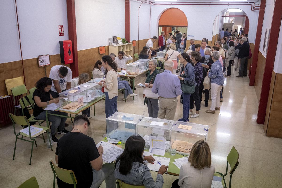 Colas en el CEIP Jaume I de Palma.