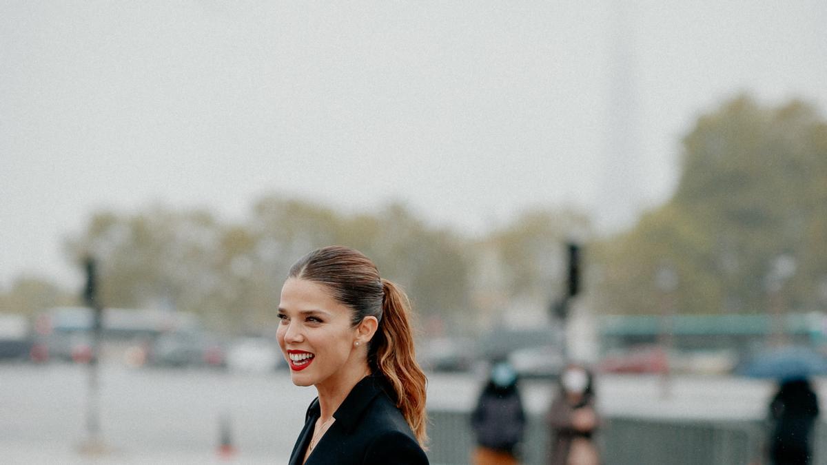 Juana Acosta deslumbra con este vestido negro de Dior