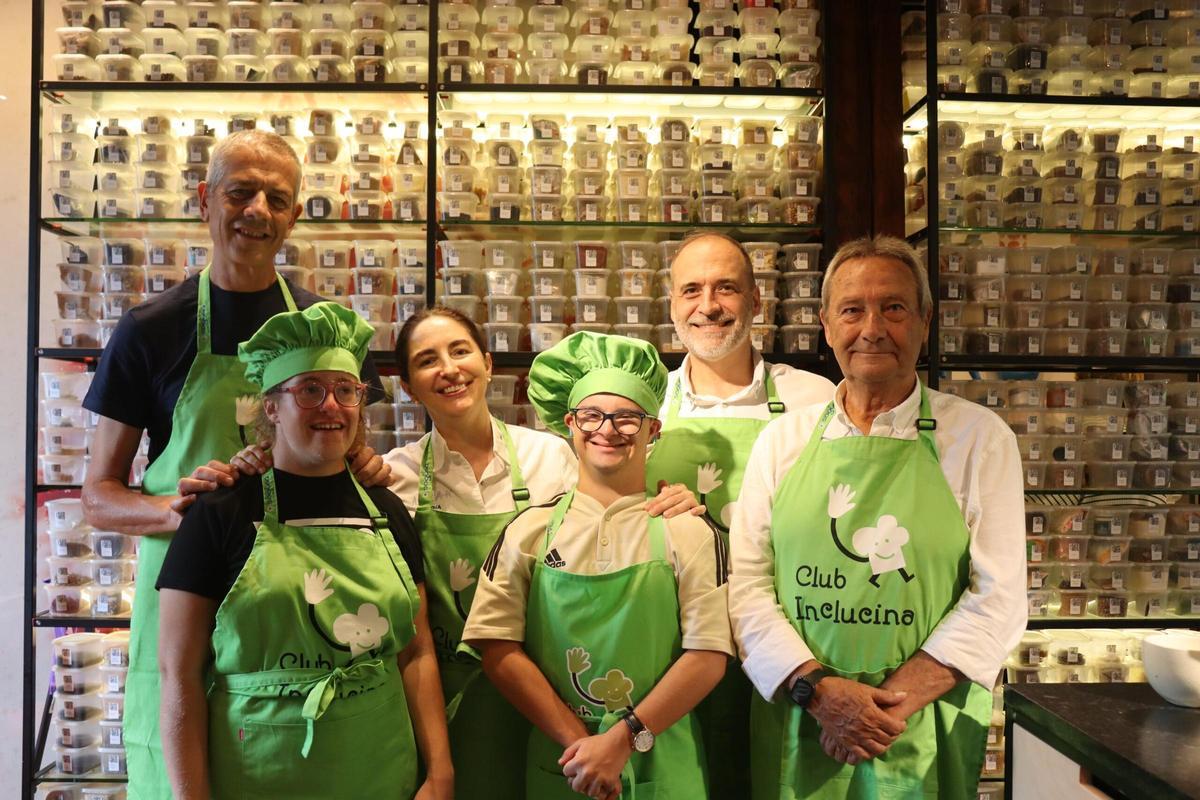 Foto de familia de Club Inlucina con ATADES en el Restaurante Arzak con la chef donostiarra y 3 estrellas Michelin Elena Arzak scaled