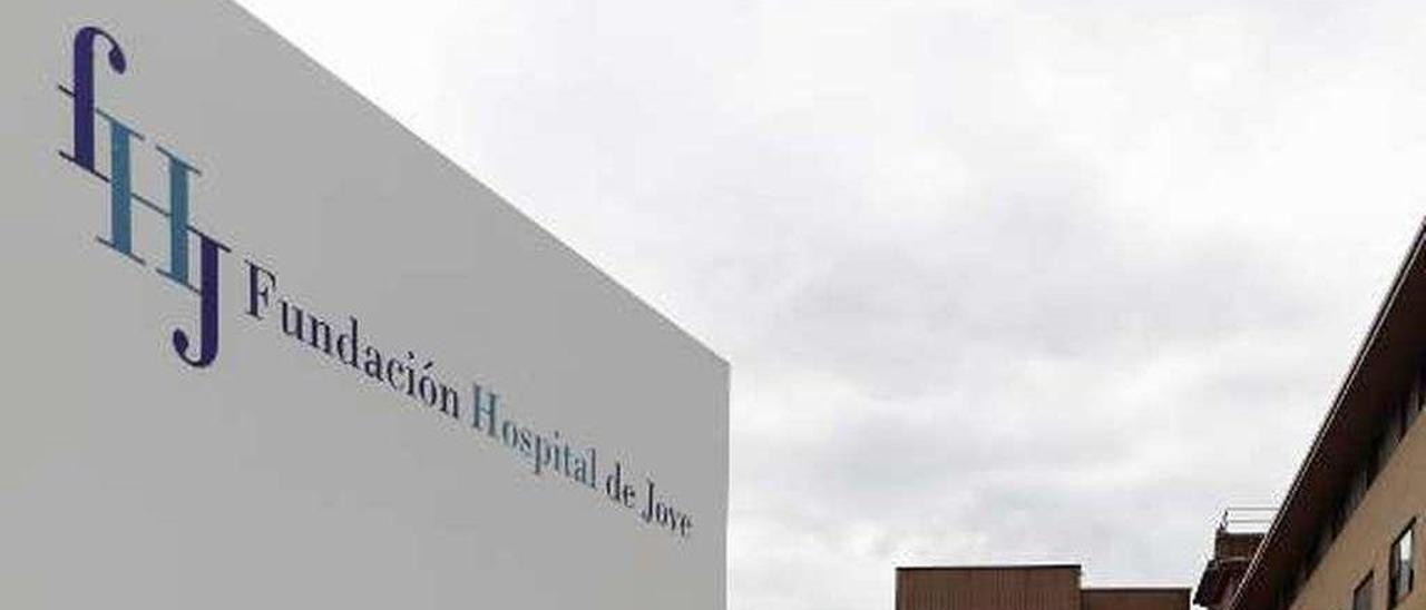 La subida salarial en el Hospital de Jove, en riesgo por las cuentas de Sanidad