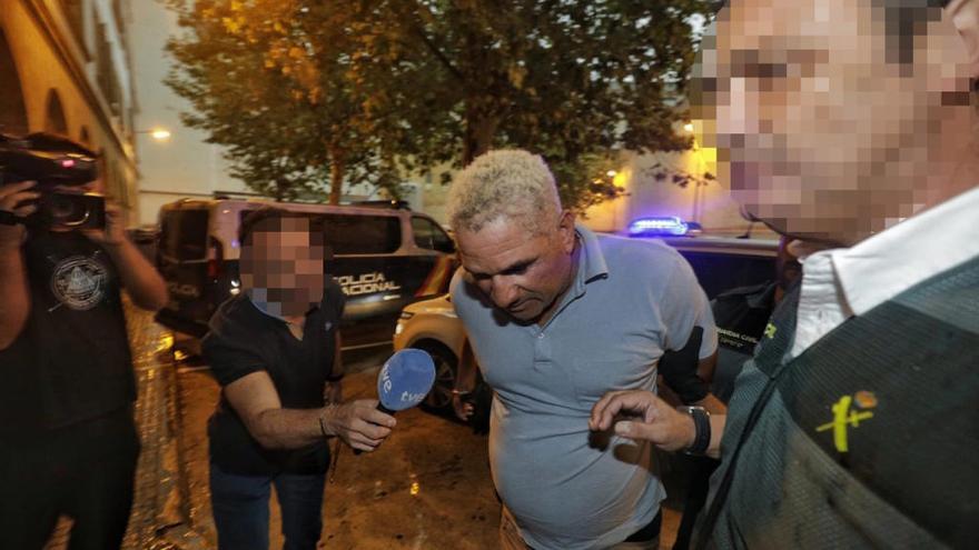 Juan P.R., acusado de atacar a martillazos a su exmujer el pasado miÃ©rcoles en Campos, ha pasado a disposiciÃ³n judicial esta maÃ±ana.
