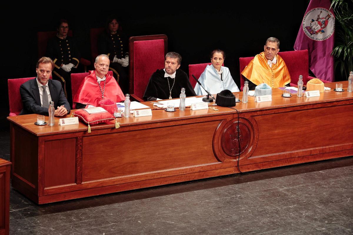 Investidura a los nuevos doctores de la ULL