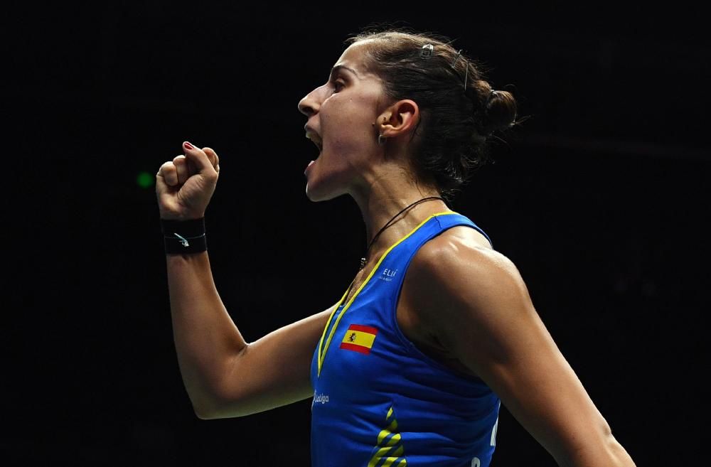 La española Carolina Marín se ha clasificado este sábado para disputar la final del Mundial de Badminton tras ganar a la china He.