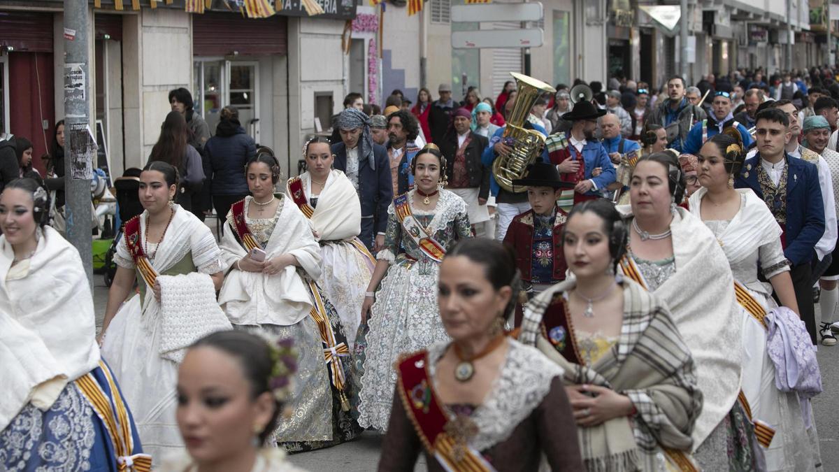 Visita de las comisiones a las fallas del Port de Sagunt
