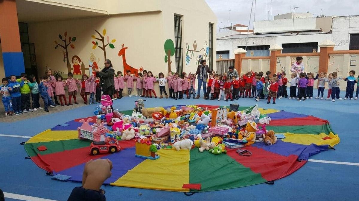 Recogida de juguetes en colegios.