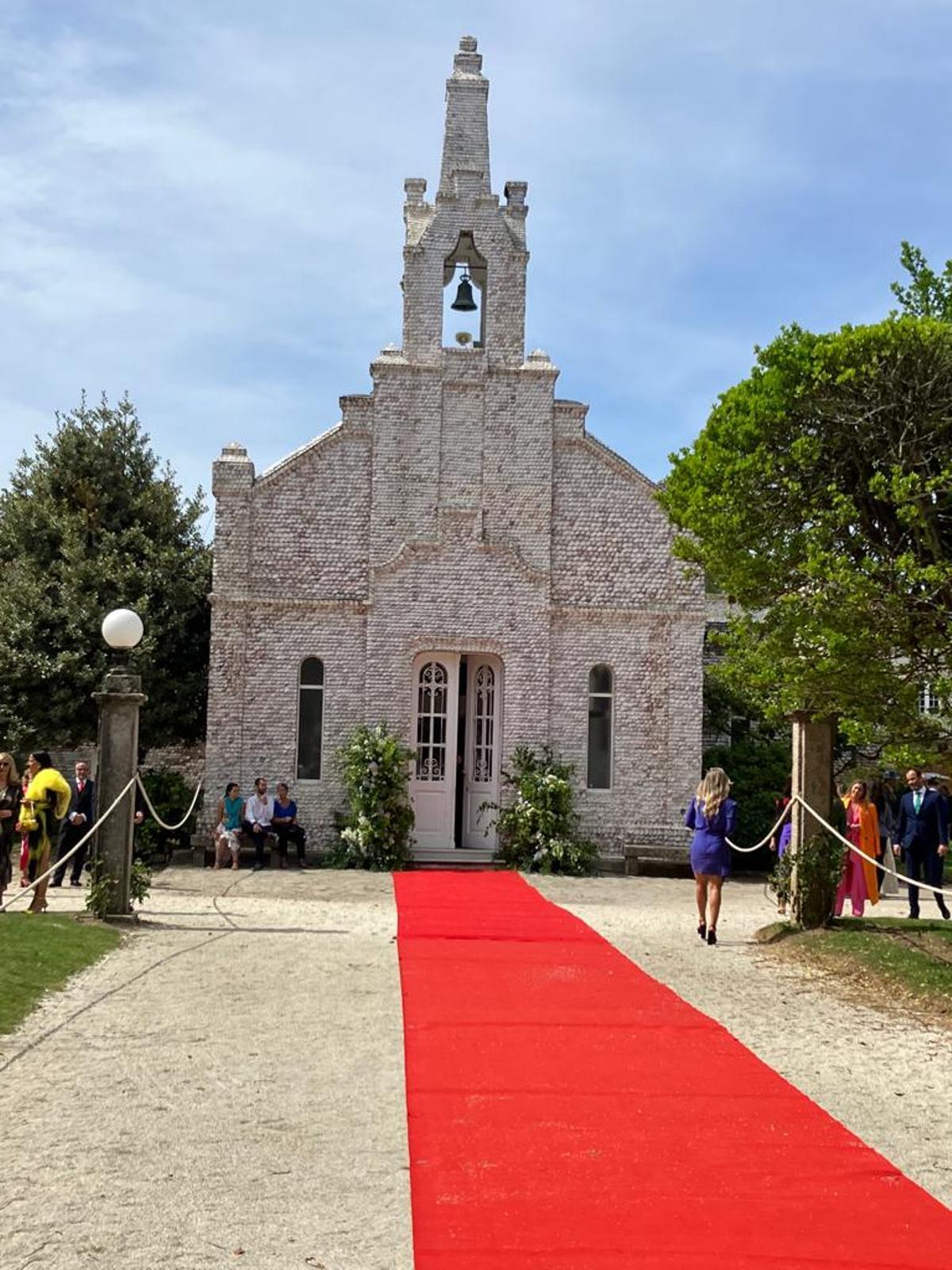 A Toxa, durante una boda oficiada ayer.