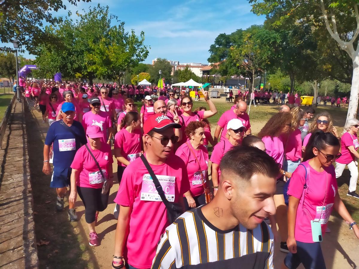 Marcha rosa contra el cáncer de mama, en Plasencia.