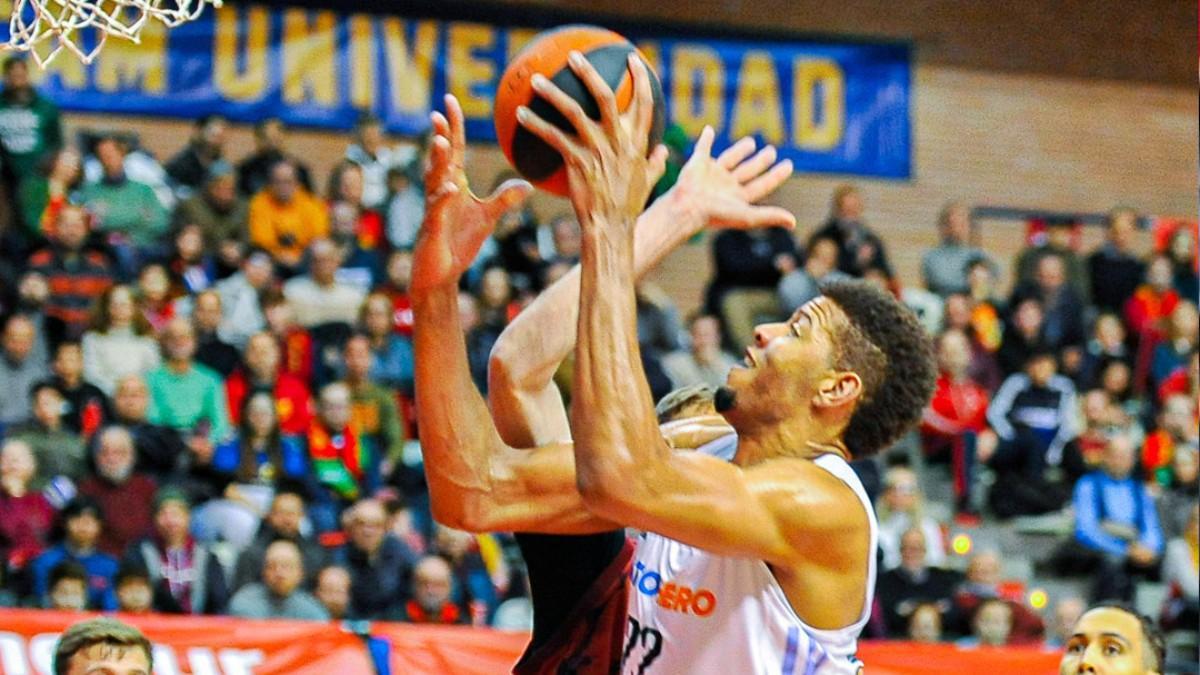 Tavares, durante el partido contra el UCAM Murcia