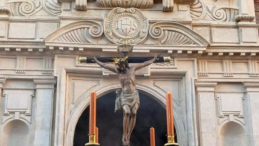 Vídeo | Así ha salido El cristo de Burgos de San Pedro