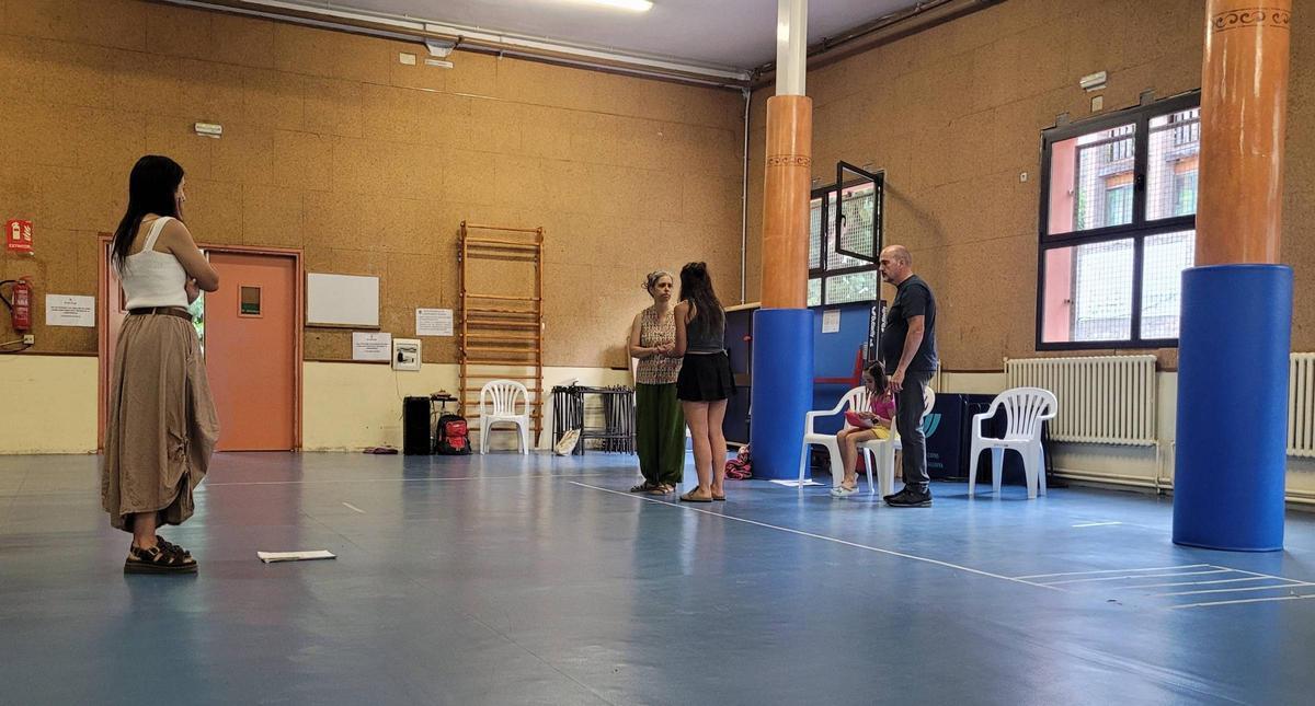 Guida Planas, Natàlia Corominas, Pere Capella i Èlia Pons repassen una escena