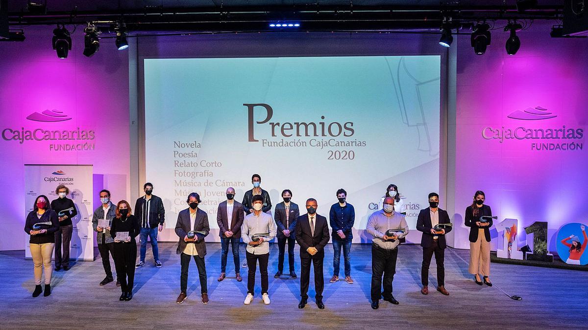 Sergio Constán gana el premio Benito Pérez Armas con ‘El salón de los espejos mudos’