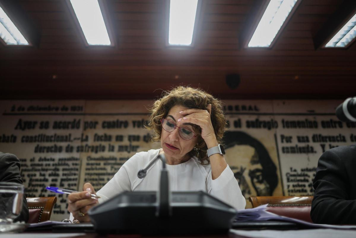 La vicepresidenta primera y ministra de Hacienda, María Jesús Montero, comparece ante la Comisión de Hacienda, en el Senado.