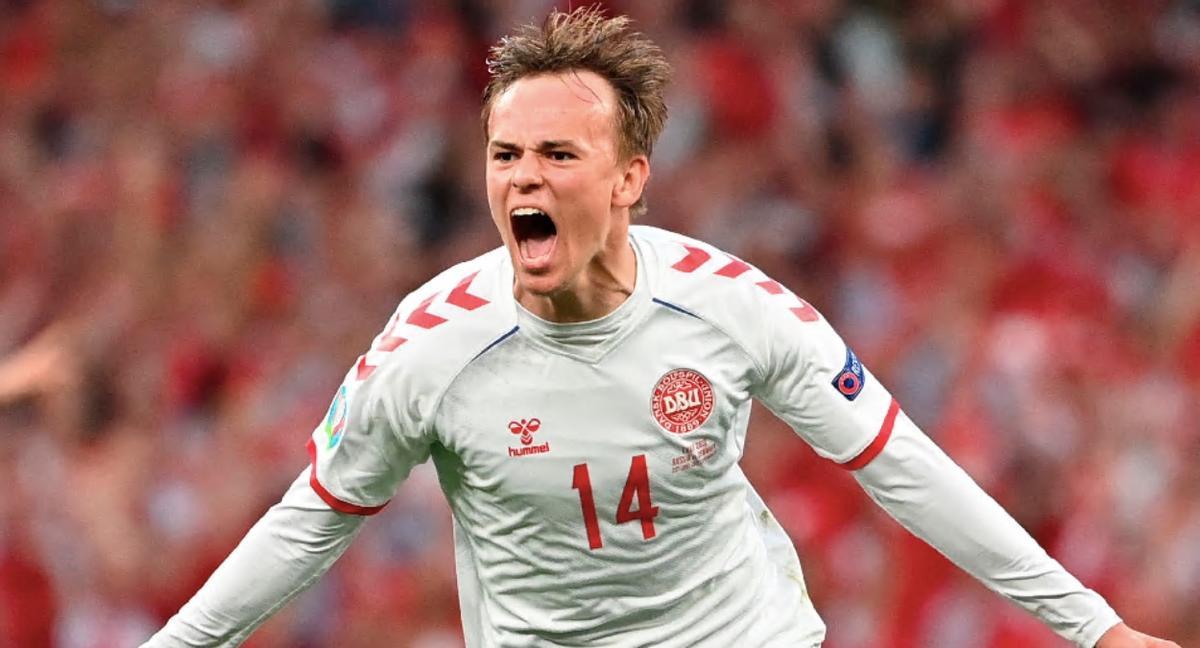 Damsgaard celebra un tanto en la Eurocopa