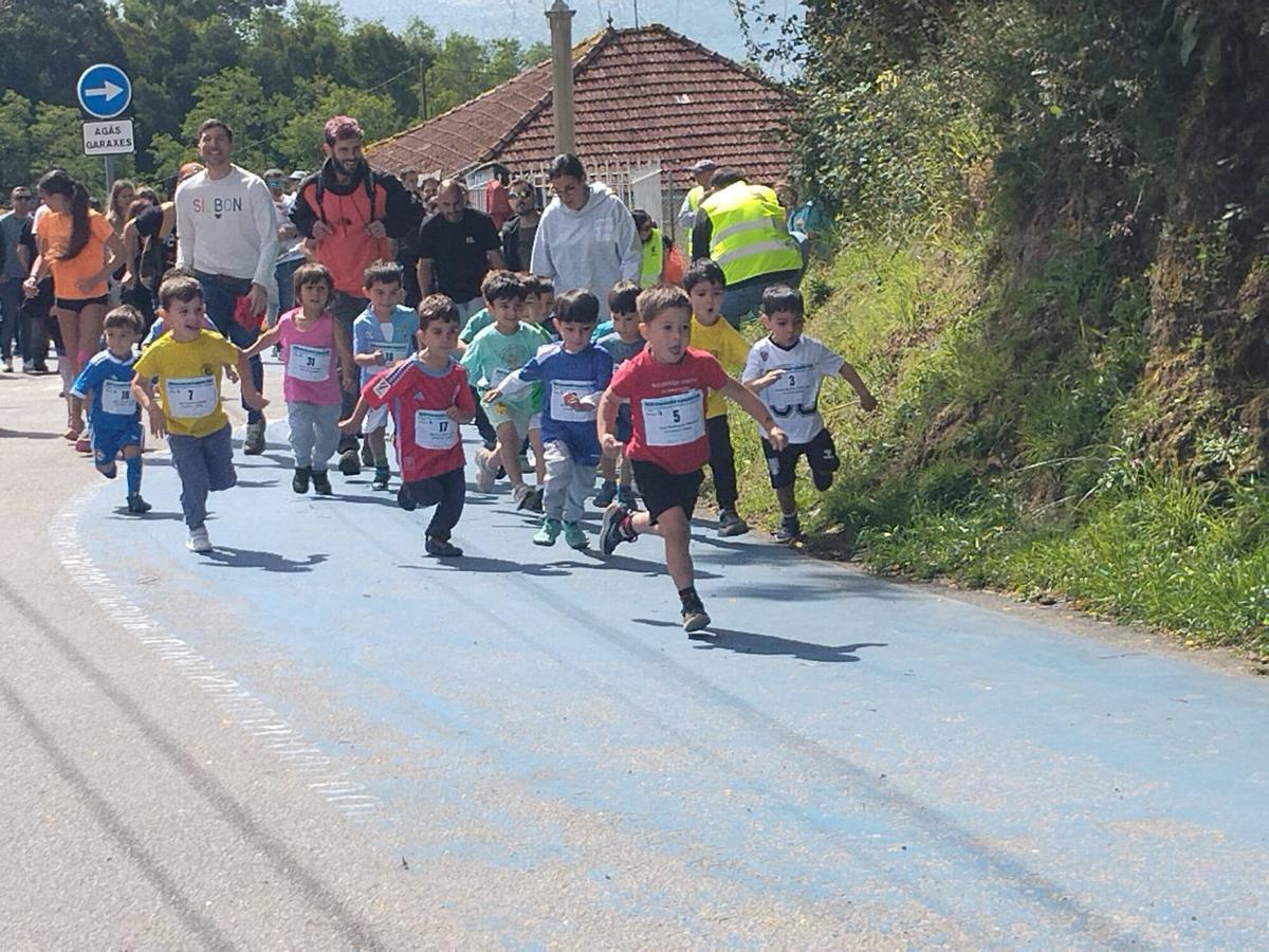 Corrieron en las inmediaciones del colegio por el Monte dos Remedios, conjugando deporte y naturaleza