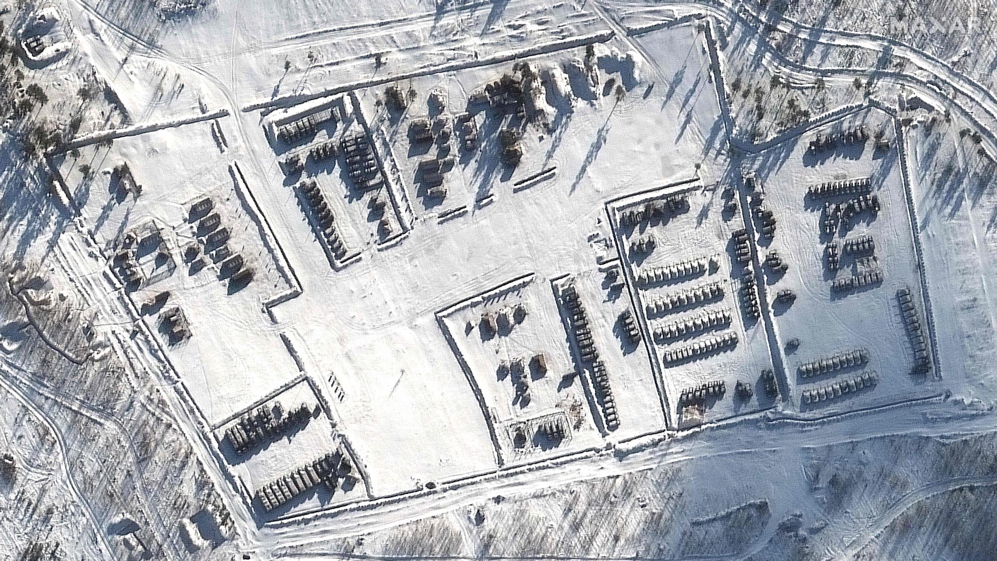 Imagen del satélite Maxar de los tanques y tiendas en el área de Pogonov, en Rusia.