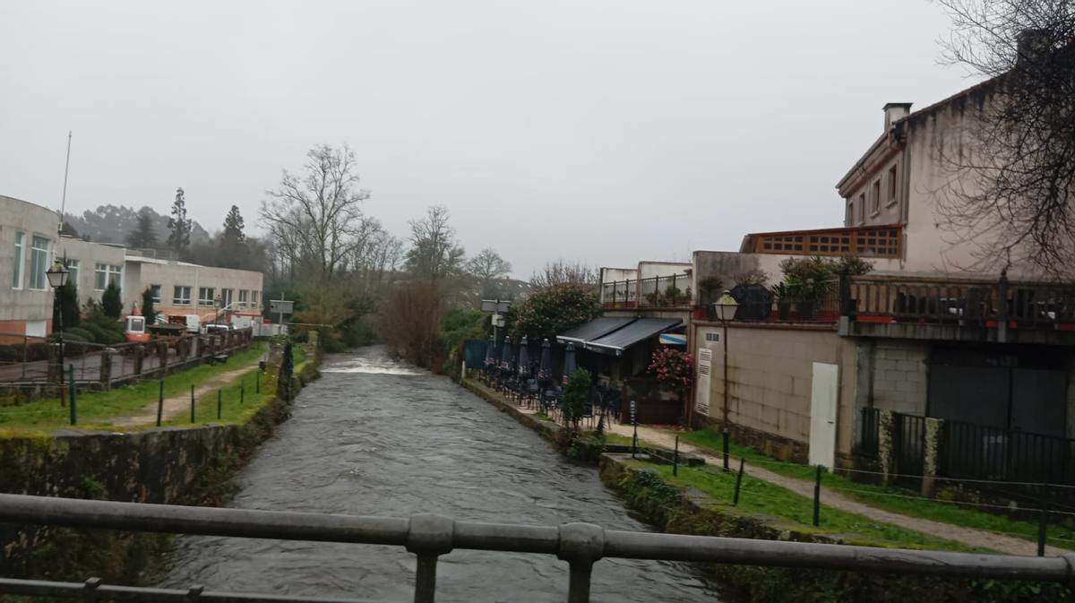 Río Gallo en Cuntis, muy crecido