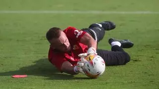 Cillessen tendrá que seguir esperando su momento en la portería