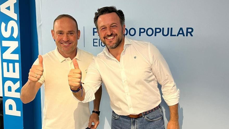Pablo Ruz junto al exfutbolista del Elche CF