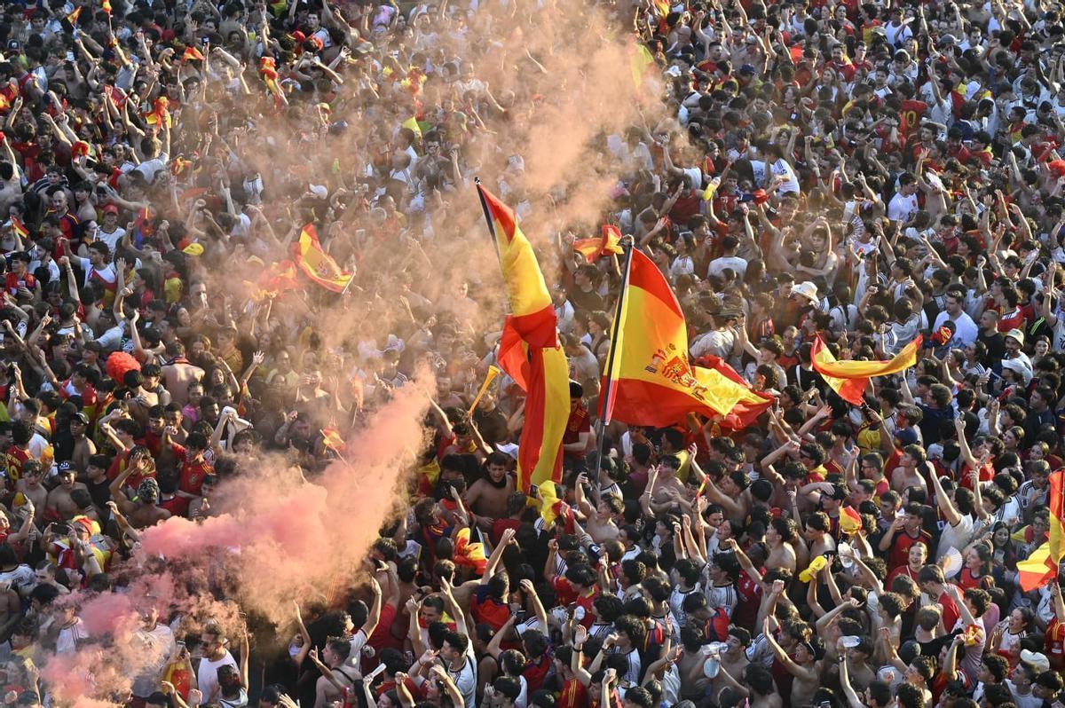 En imágenes | Zaragoza se vuelca con La Roja en la final del Mundial