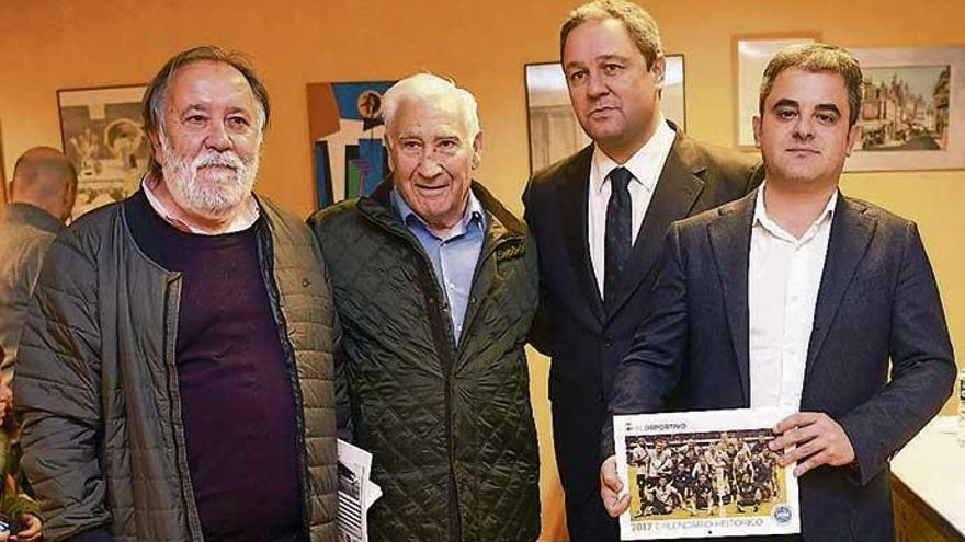 Moncho Viña, Arsenio Iglesias, Tino Fernández y Rubén Ventureira, autor del calendario histórico del Dépor