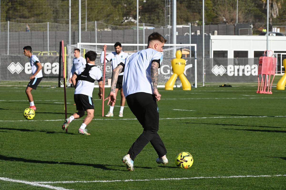 El equipo de Pablo Hernández se ejercita en la ciudad deportiva Globeenergy