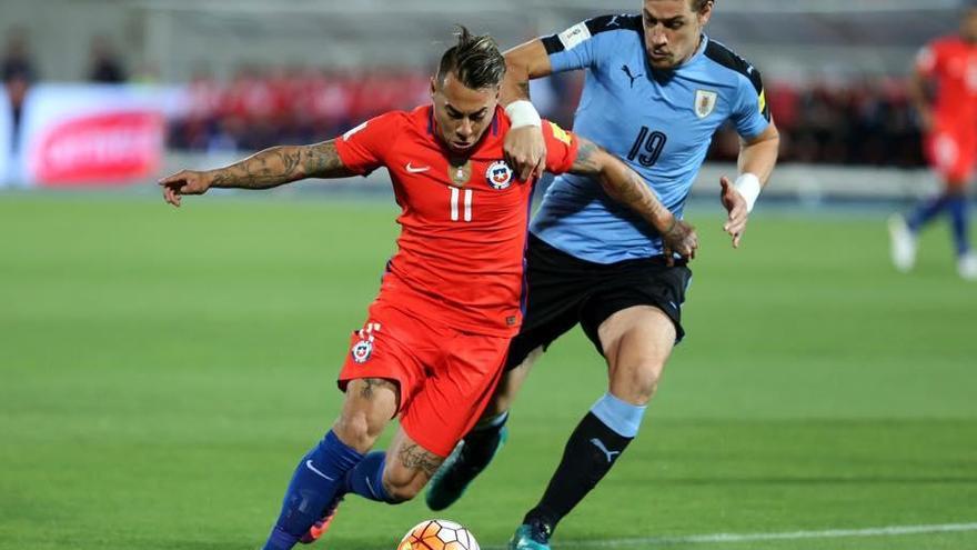 Eduardo Vargas, en un partido con Chile. // FB Selección de Chile