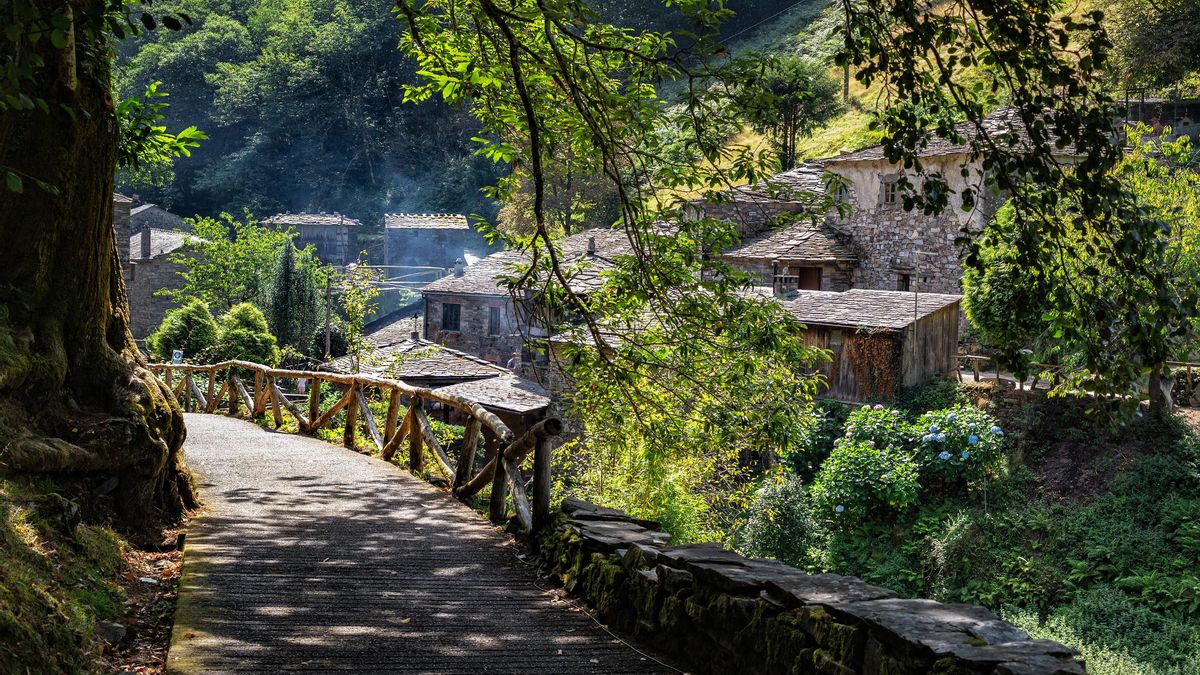 Pozas cristalinas, aldeas detenidas en el tiempo y naturaleza asombrosa: la zona secreta de Asturias que debes conocer