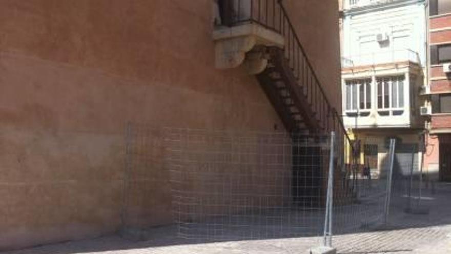 Torrent valla la escalera de la Torre por el deterioro a raíz del golpe de un camión