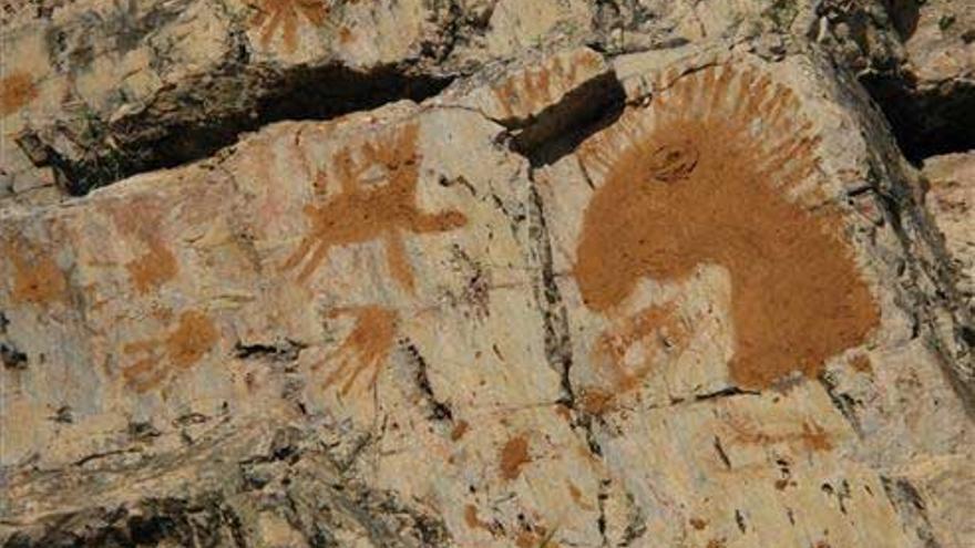 Aparecen pintadas en la cueva de Maltravieso