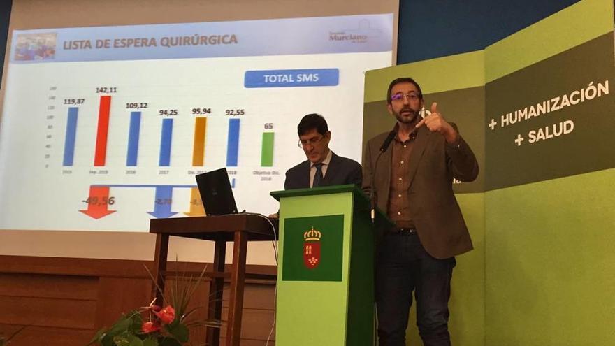 Manuel Villegas y Asensio López presentaron ayer los últimos datos de listas de espera.