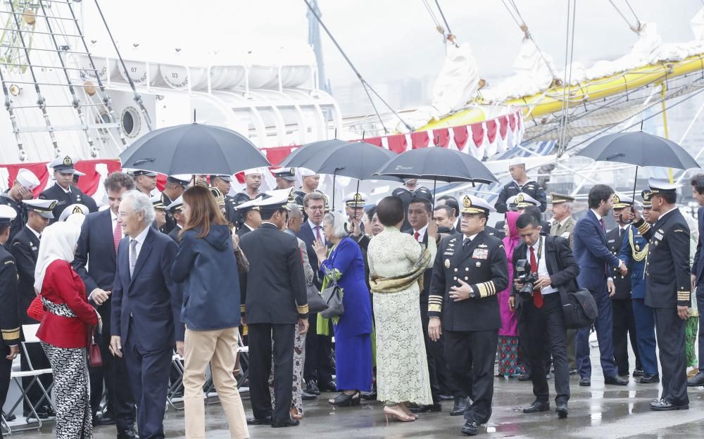 Acto de entrega del Bima Suci a la Armada de Indon