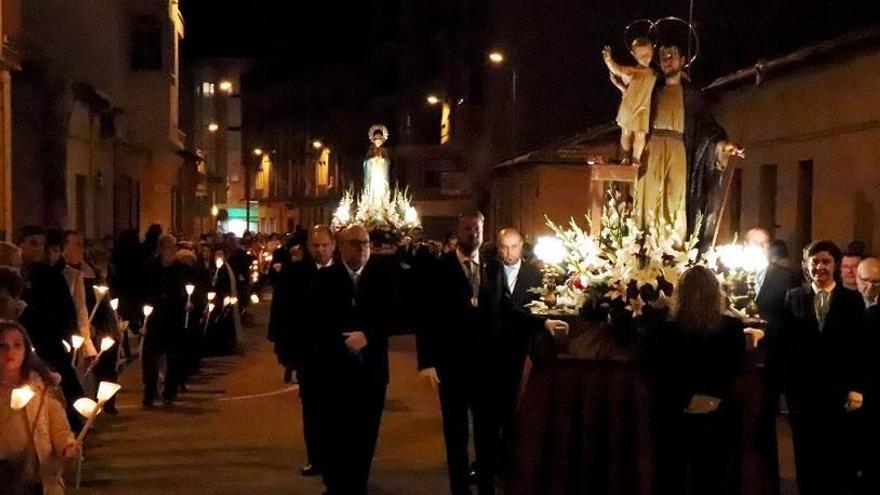 Torrellano venera a la Purísima y por primera vez saca en procesión a San José