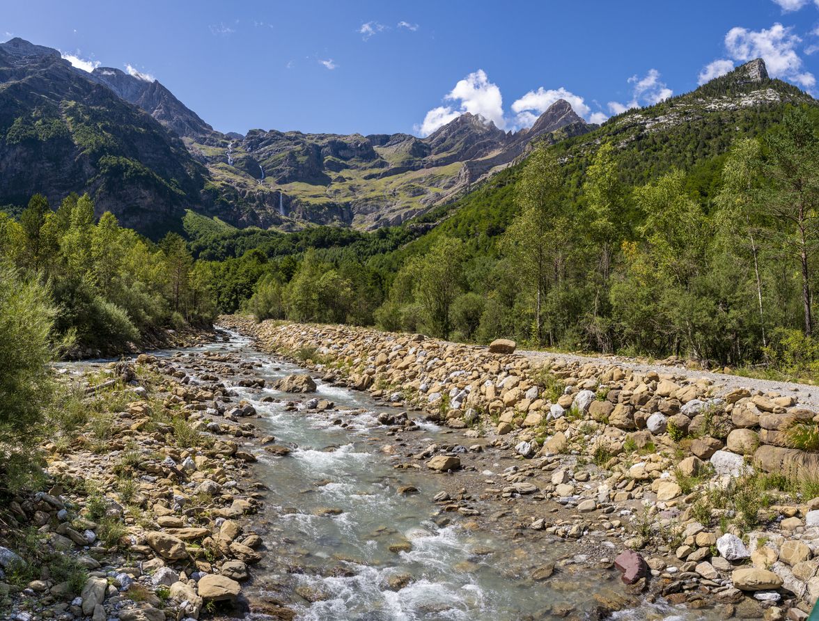 El río acompañará y refrescará tu camino