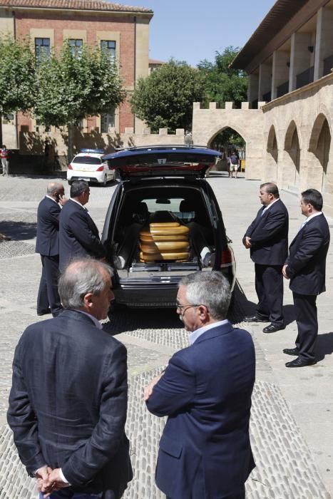 Cientos de personas despiden a Gustavo Bueno en su ciudad natal, Santo Domingo de la Calzada, en La Rioja