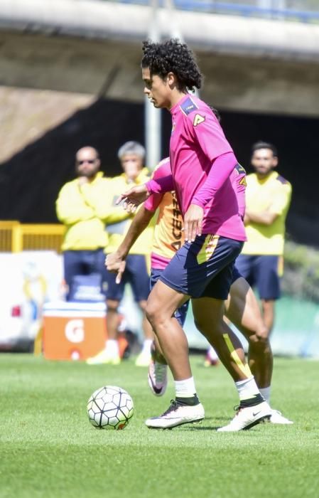 Entrenamiento de la UD Las Palmas en Barranco ...