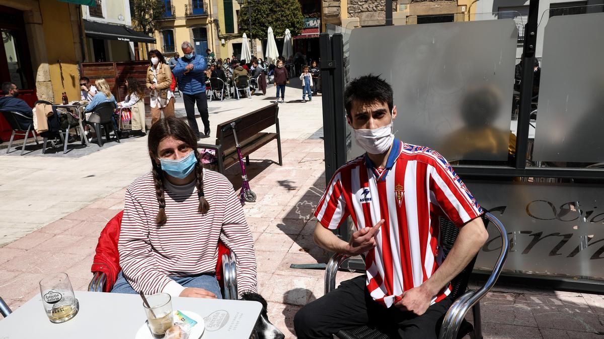 Ambiente de derbi en Gijón