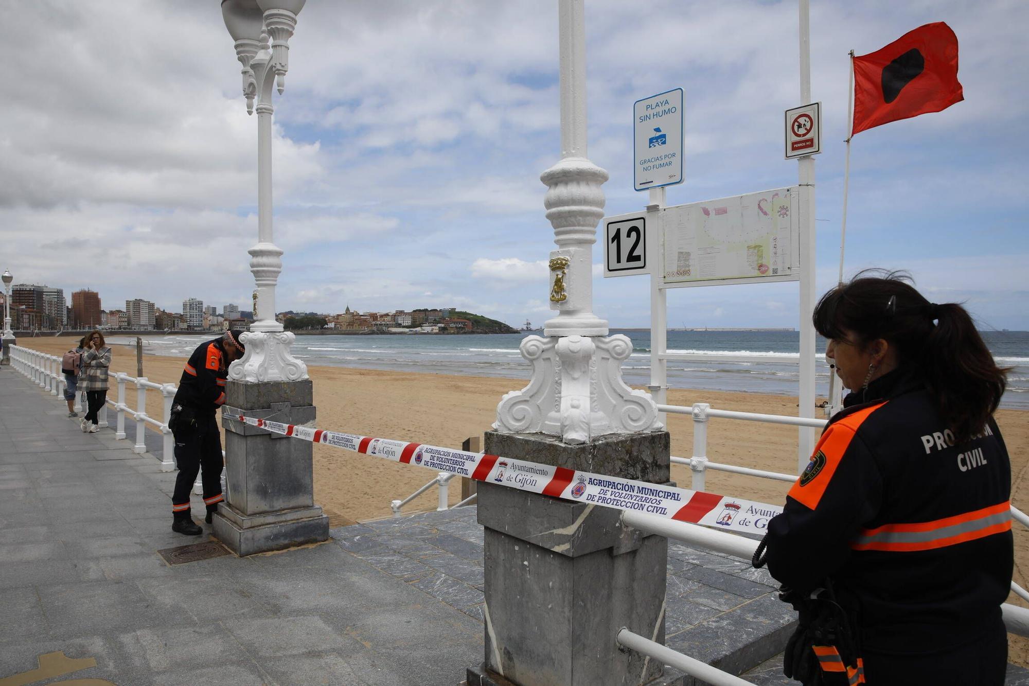 EN IMÁGENES: Así se ensaya el desembarco en la playa de San Lorenzo de Gijón