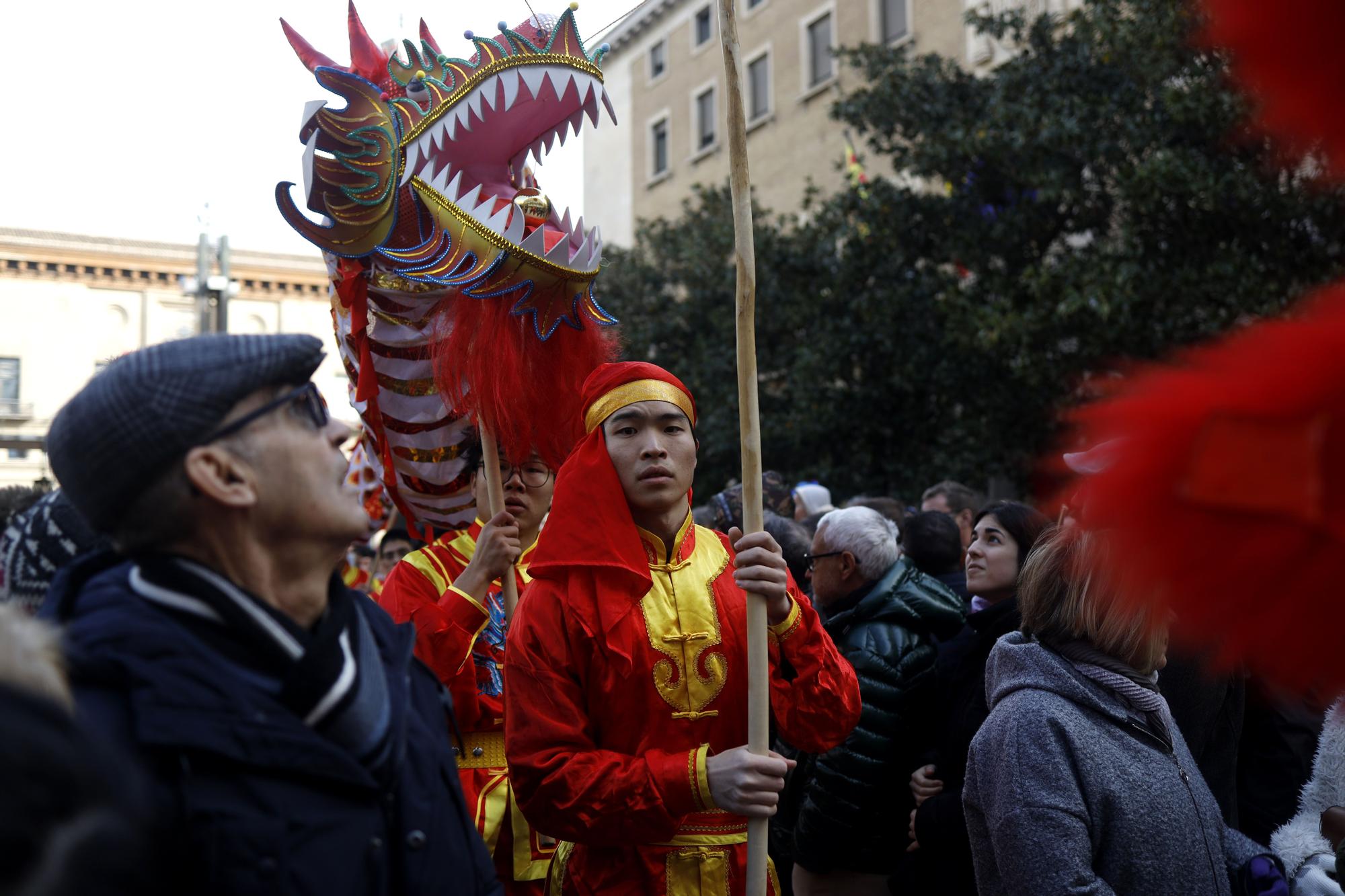 La comunidad china de Zaragoza llena de color el centro para saludar al Año del conejo