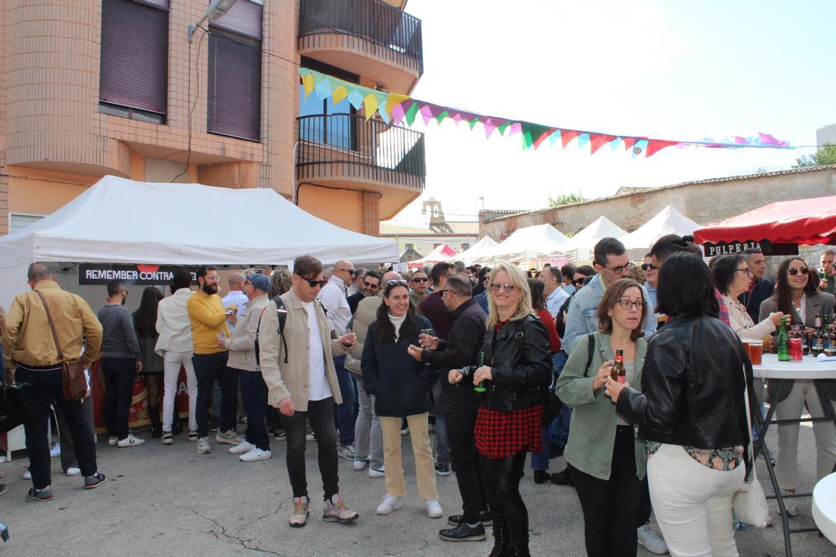 Asistentes a la Feria de l'Olleria de la edición del pasado 2024.