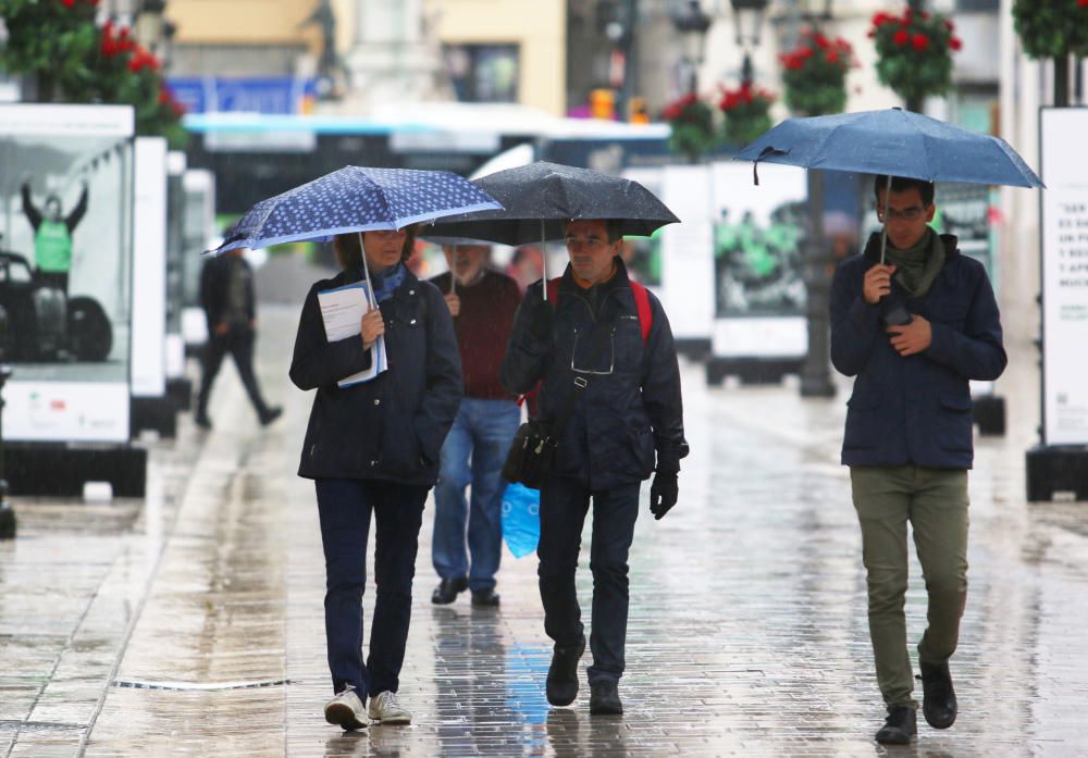 El Centro de Málaga ha vivido un viernes pasado por agua.