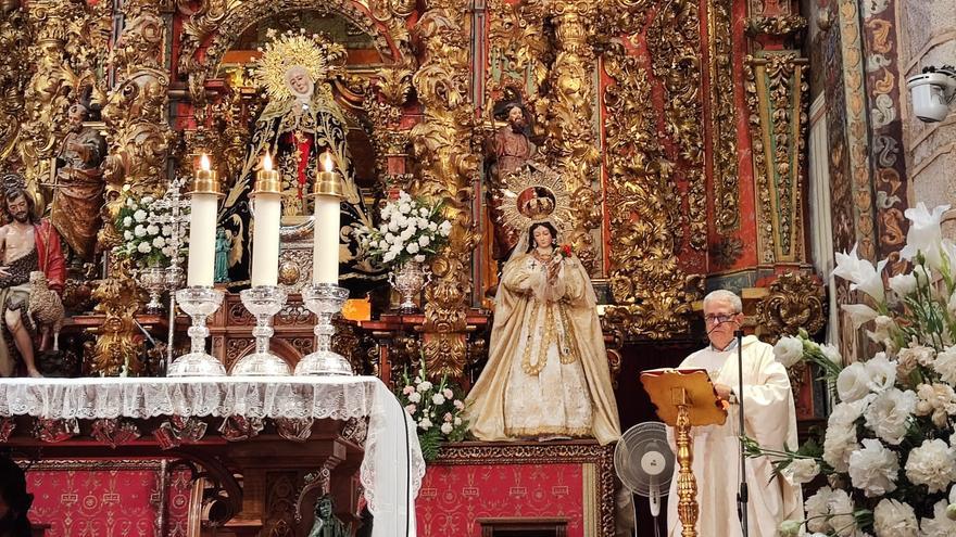 La Virgen de Bótoa luce corona para acompañar a la patrona de Badajoz en su día grande
