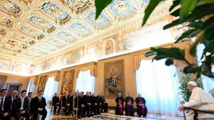 El Papa recibe en el Vaticano a una delegación del nuevo Seminario Mayor encabezada por el arzobispo de Santiago