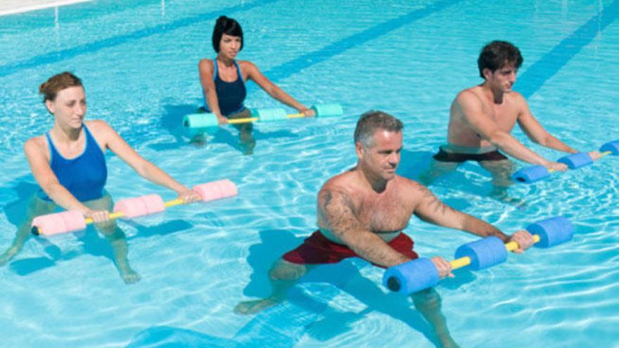 Diez ejercicios para hacer en la piscina - Faro de Vigo