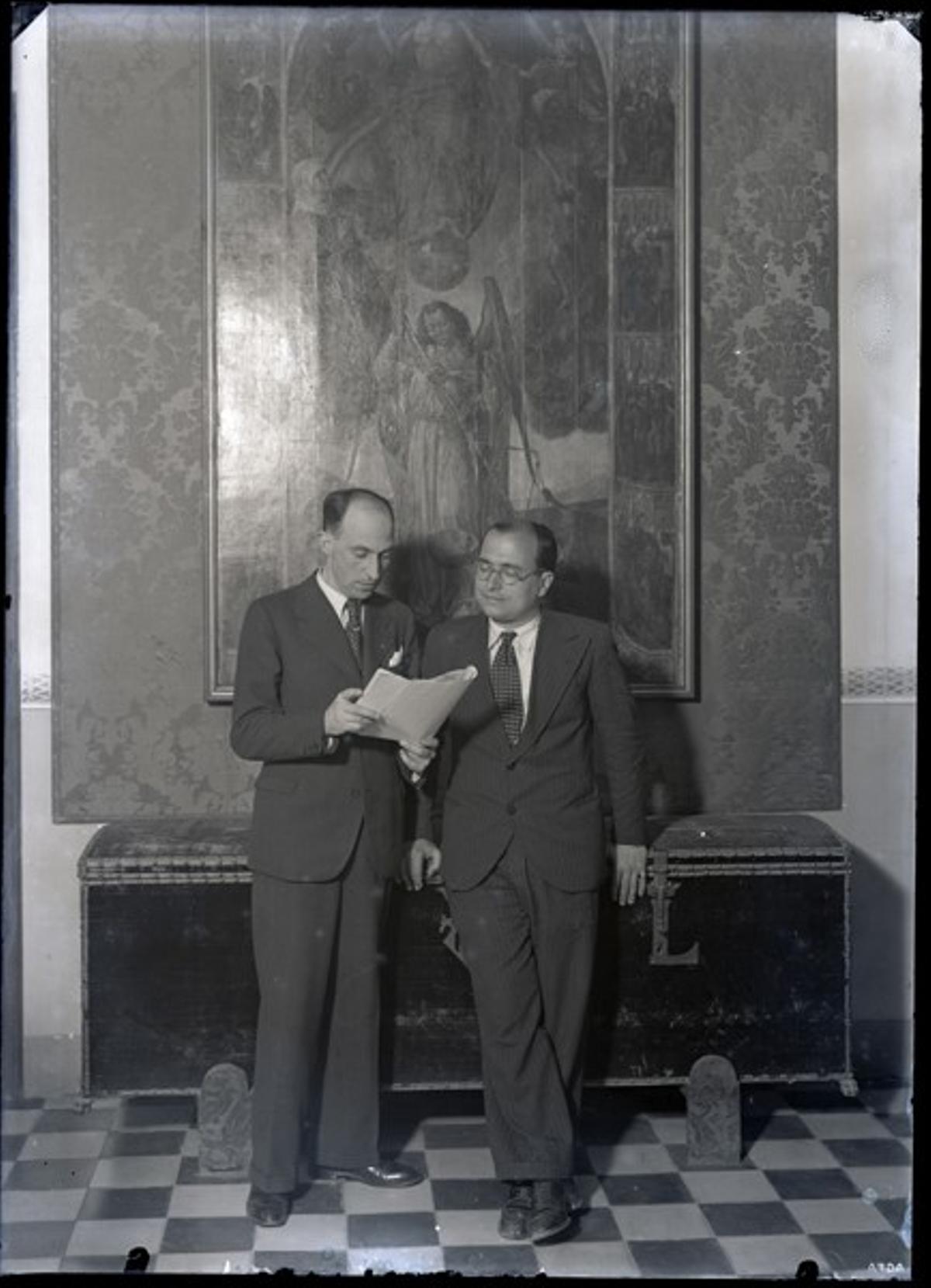 Enric Duran i Tortajada i Francesc Almela i Vives, en l’Ajuntament de València cap a 1932.